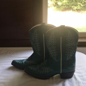 Ariat cowgirl boots